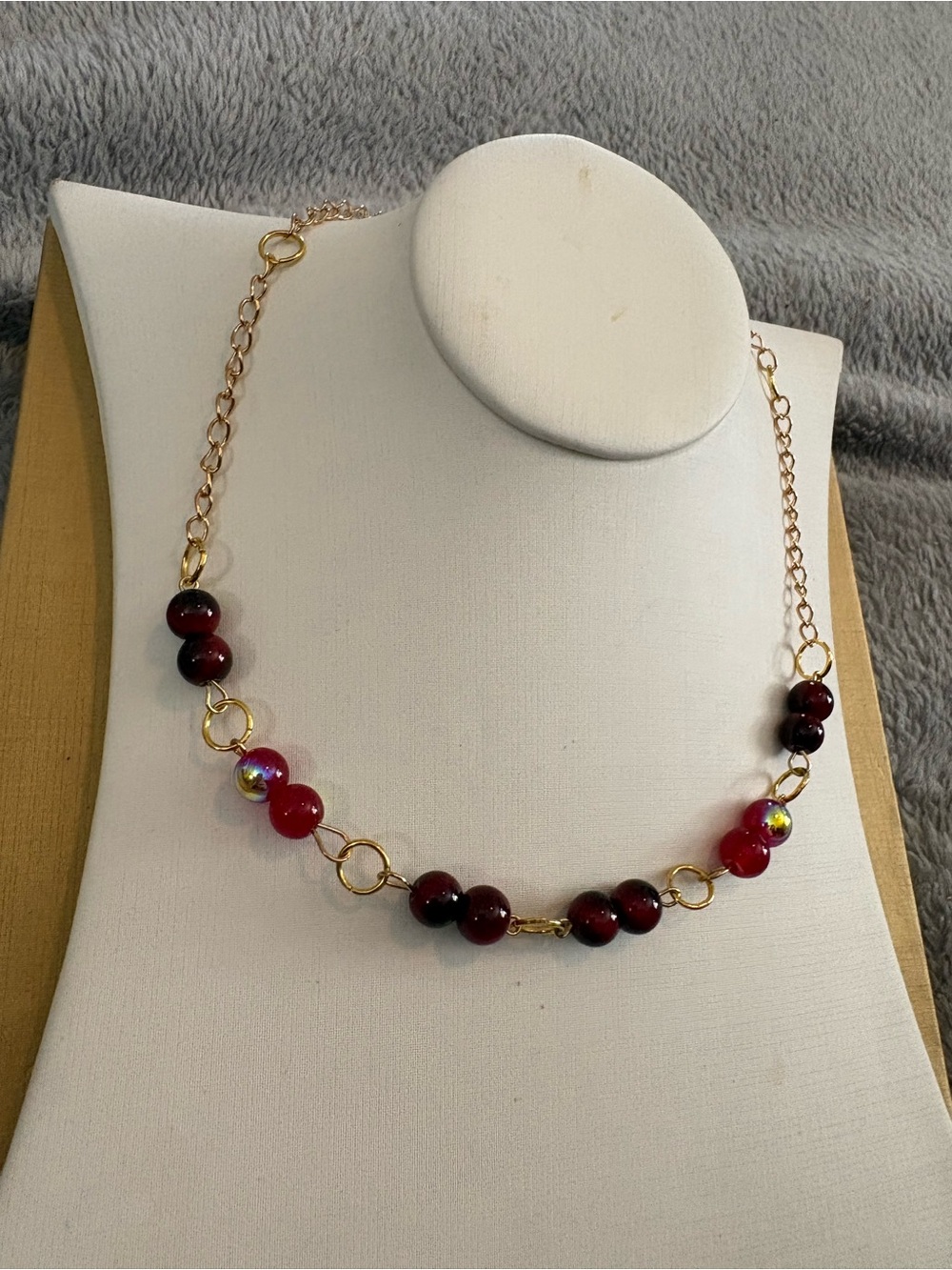 Gold-Link Necklace with Deep Red tiger eye Beads